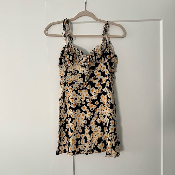 Realisation Par Floral Mini Dress - Black and Yellow - Picture 2 of 5